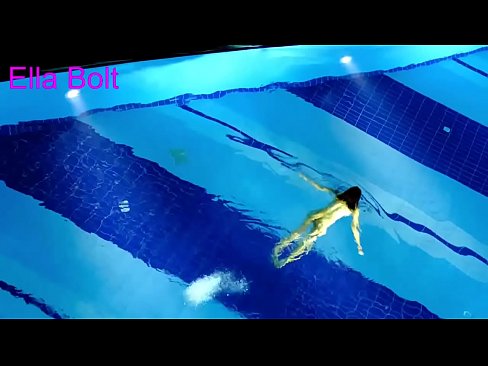 ❤️ หยุดดูไม่ได้เลย หนุ่มผมบลอนด์โดนจับได้ว่ายเปลือยกายอยู่ใน ELLA BOLT resort pool ️ โป๊ vk ที่เรา ❤